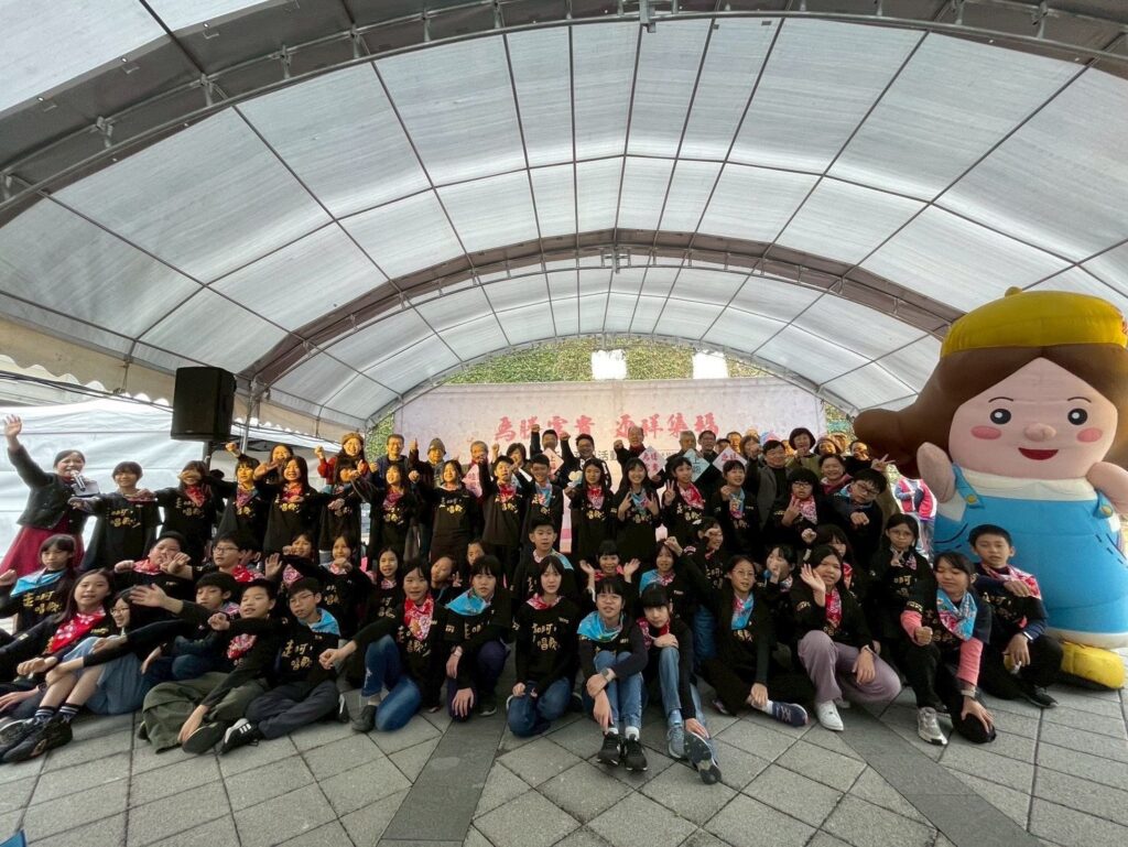 竹美館「馬騰富貴．迎祥集福」新春揮毫活動 手寫春聯搶手 提前準備迎接馬年